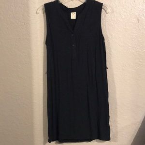 Sleeveless dswing dress with button detail